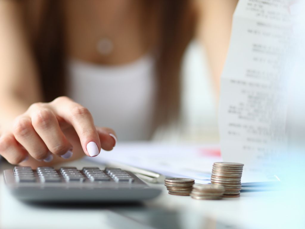 Qué impuestos paga un autónomo en España? 1 qué impuestos paga un autónomo